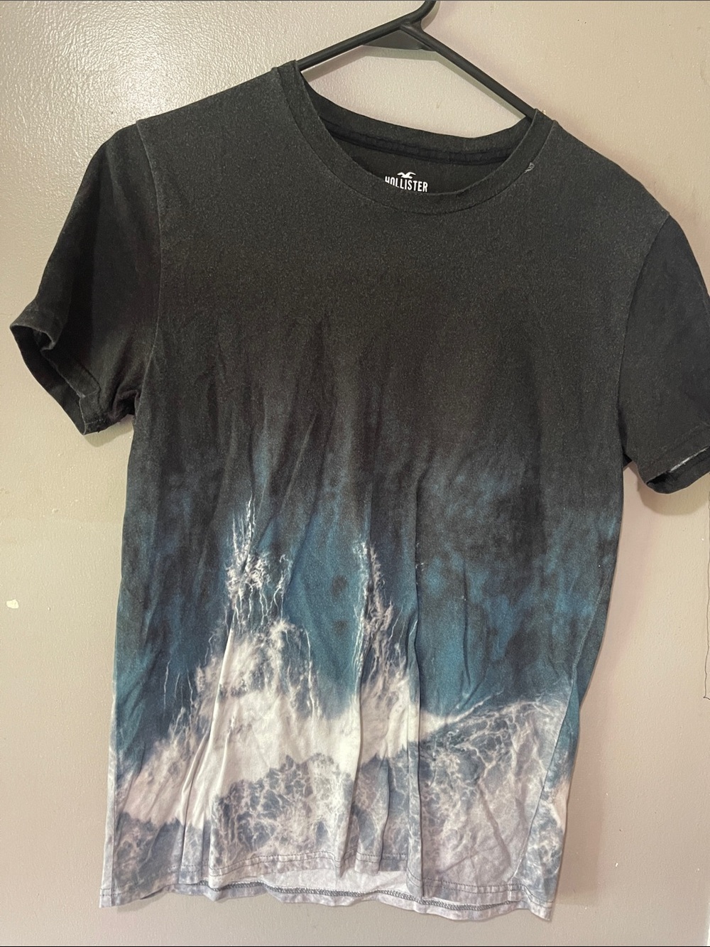 Hollister Black T-Shirt with Blue and White Ocean Graphic